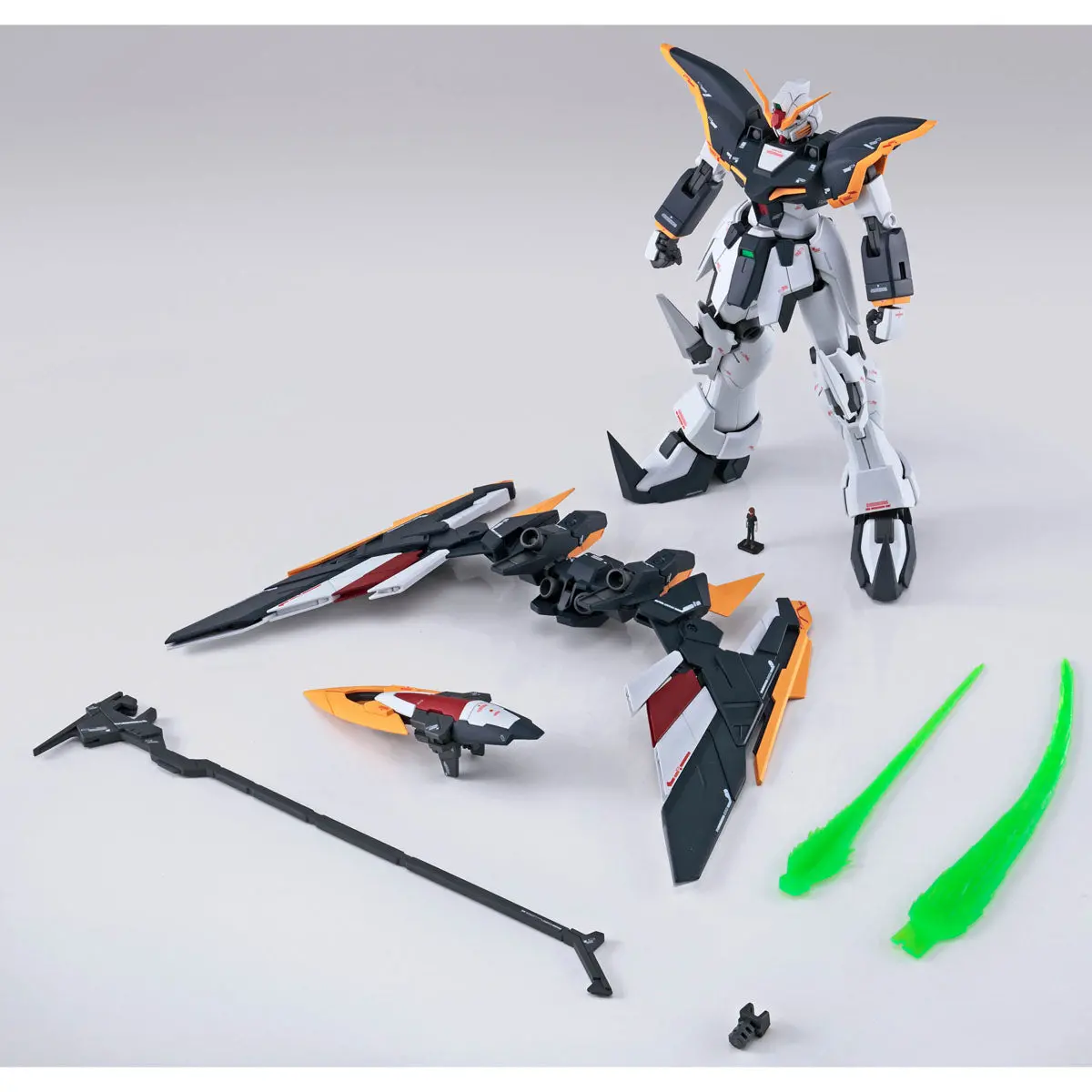 Gundam 1/100 Mg Gundam Wing Endless Waltz Xxxg-01D Gundam Deathscythe Ew (Roussette Unit Custom) Exclusive Model Kit 1