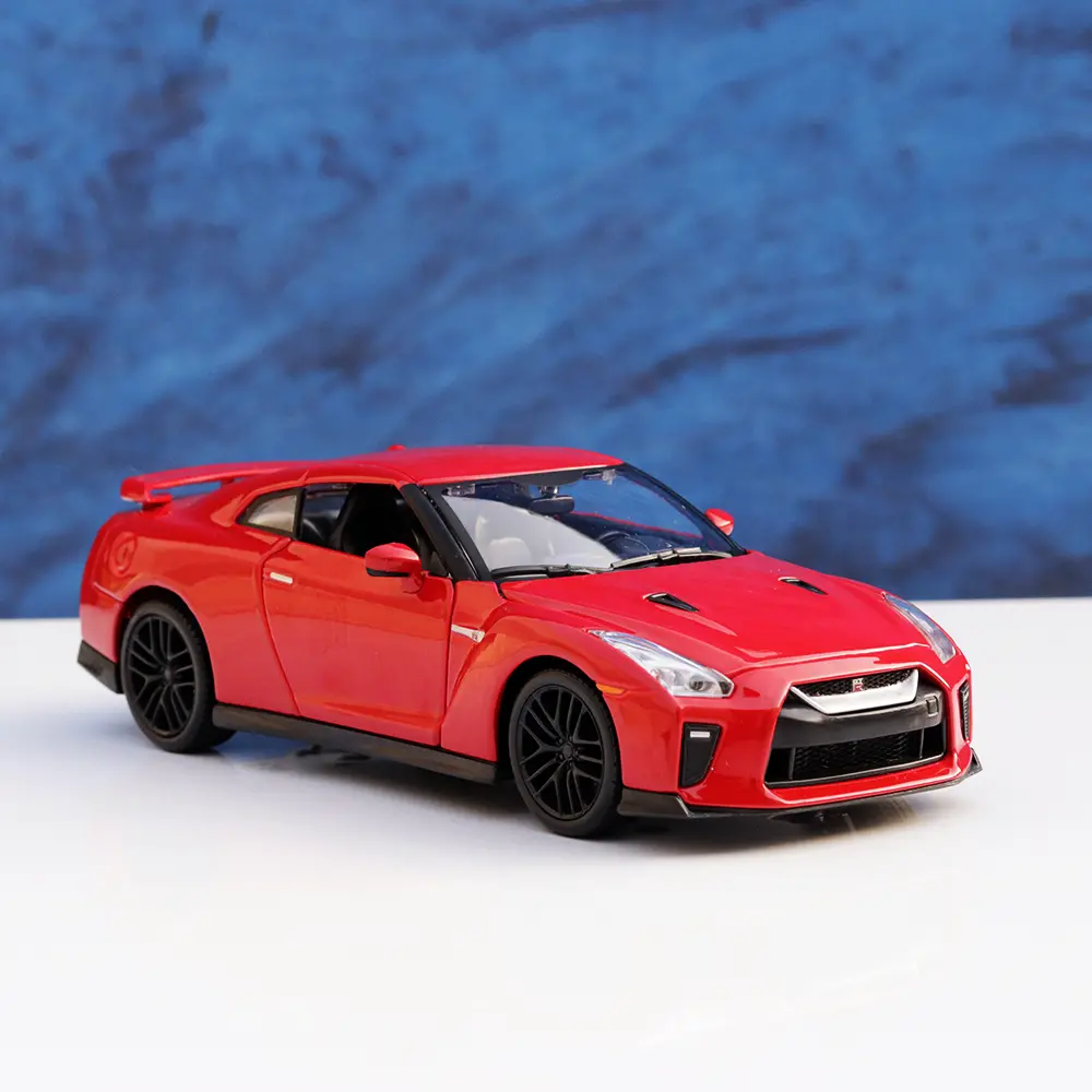 Bburago Original 2017 Nissan Gt-R Licensed Diecast Car With Openable Doors | 1:24 Scale Model (14 Years Till Grown Ups) 2
