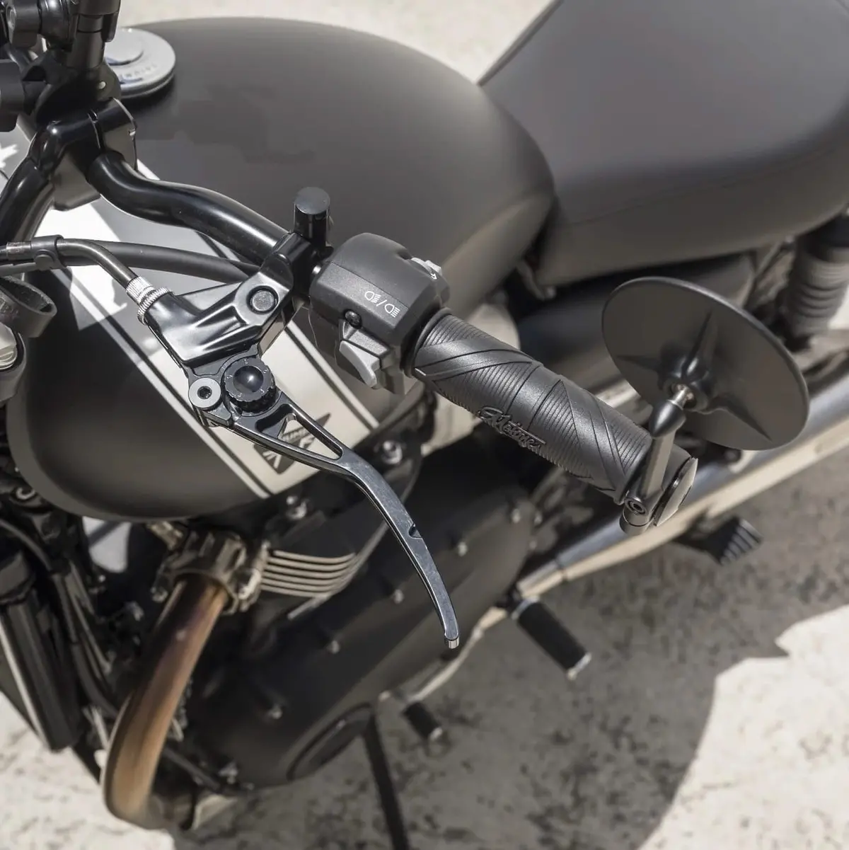 Motone Patriot Grips - 1” Bars - 2016+ Triumph Modern Classics 1