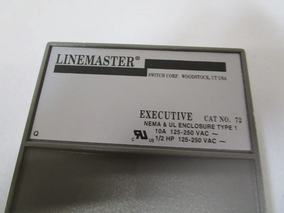 Linemaster 72 Switch, Foot, Spdt, Off-(On), 10A, 250V - New No Box 1