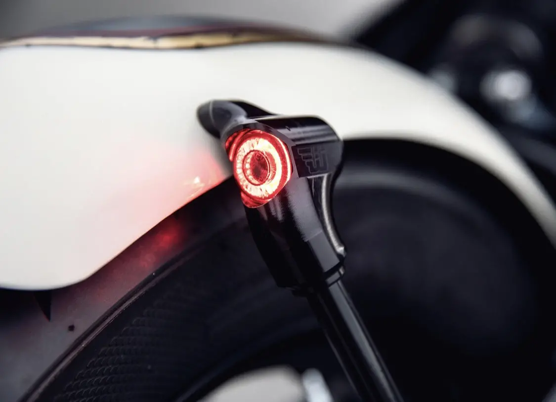 Wunderkind Customs Fender Strut Kit With Led Turn Signals - Universal 2