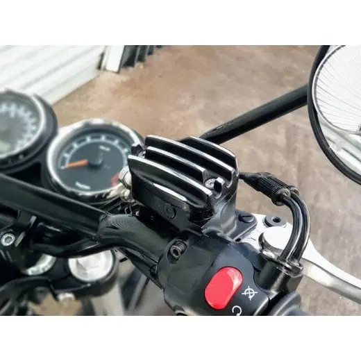 Motone Cast Brake Fluid Reservoir Master Cylinder Cap - Finned - Black With Polished - Triumph Classics 2