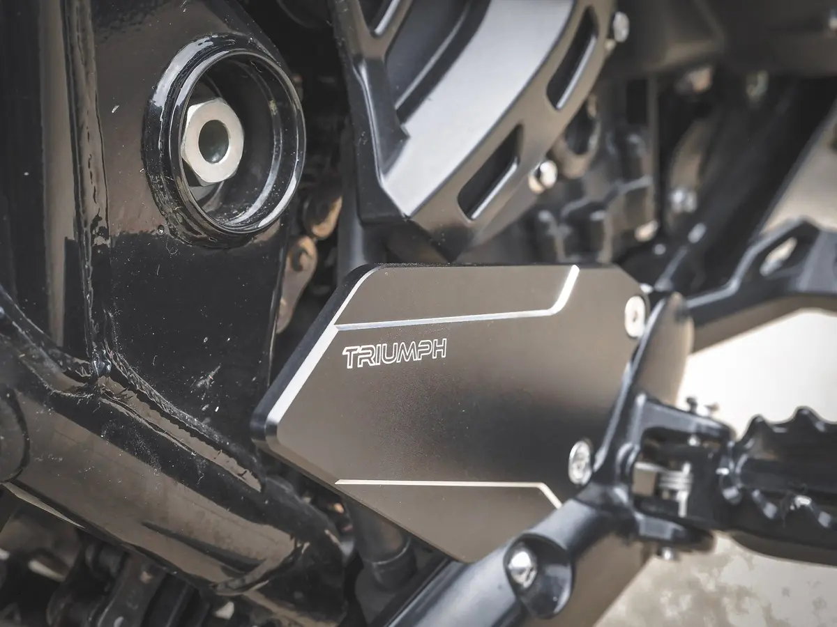 Classicbike Raisch Billet Heel Guards - Contrast Cut - Triumph Scrambler 1200 2