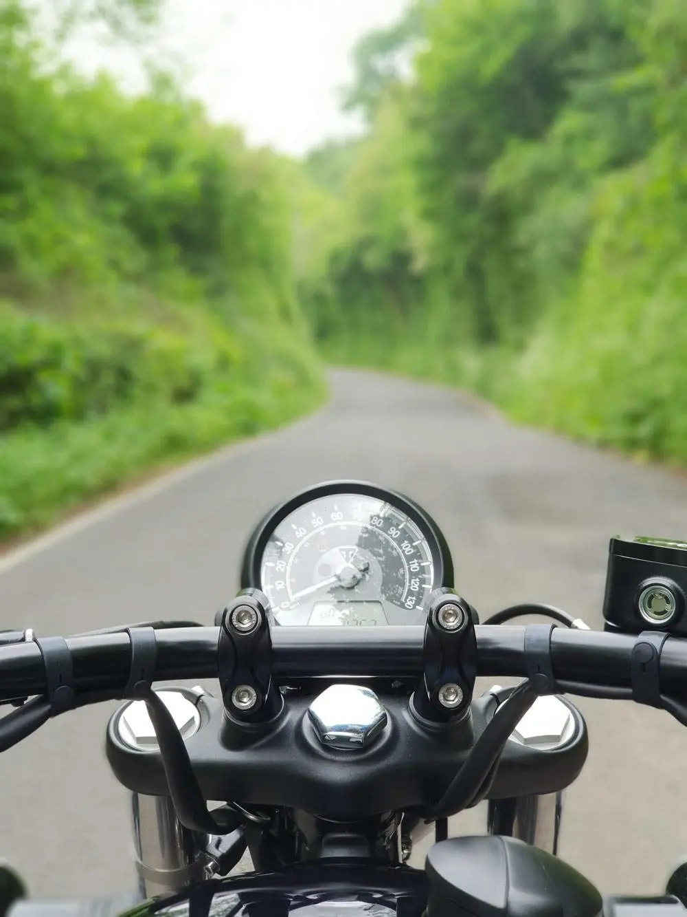 Motone Up-And-Over Handlebar Risers For 1 1/8” 28.6Mm Bars - Triumph Speed Twin, 2019+ Street Scrambler 2