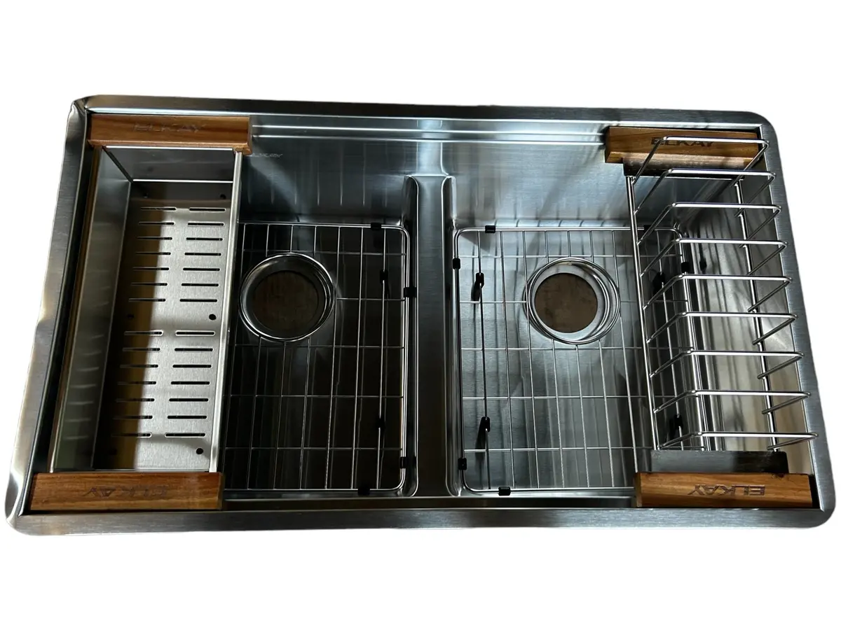 Elkay Ectruaq31169twc Workstation Sink, 32", 18 Gauge - New In Box 1