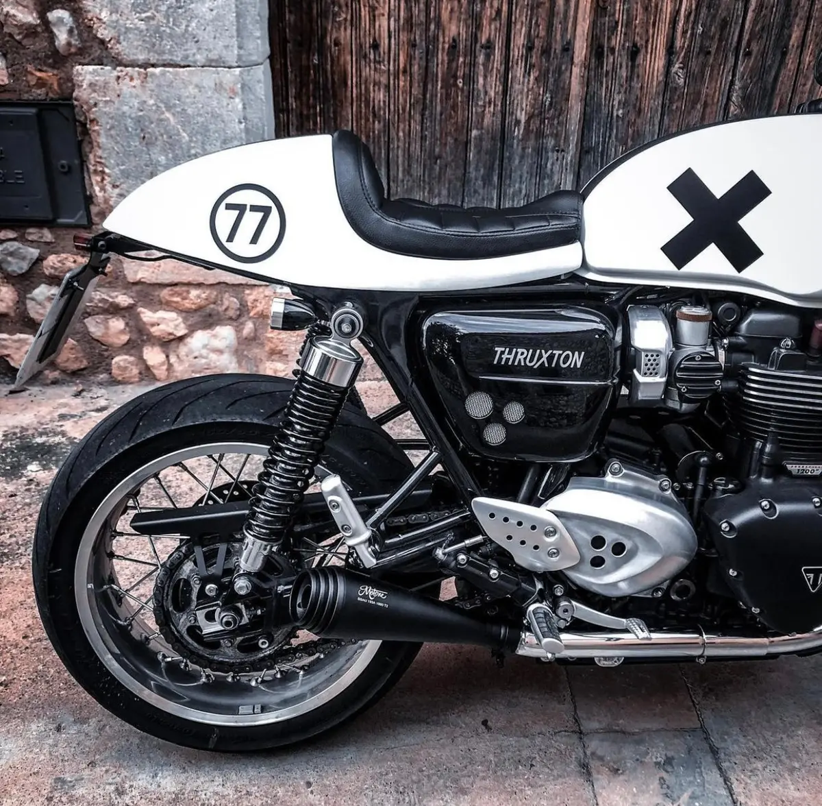 Motone Saturn V Slip Ons - Black - Triumph Thruxton R / Rs, Speed Twin 2