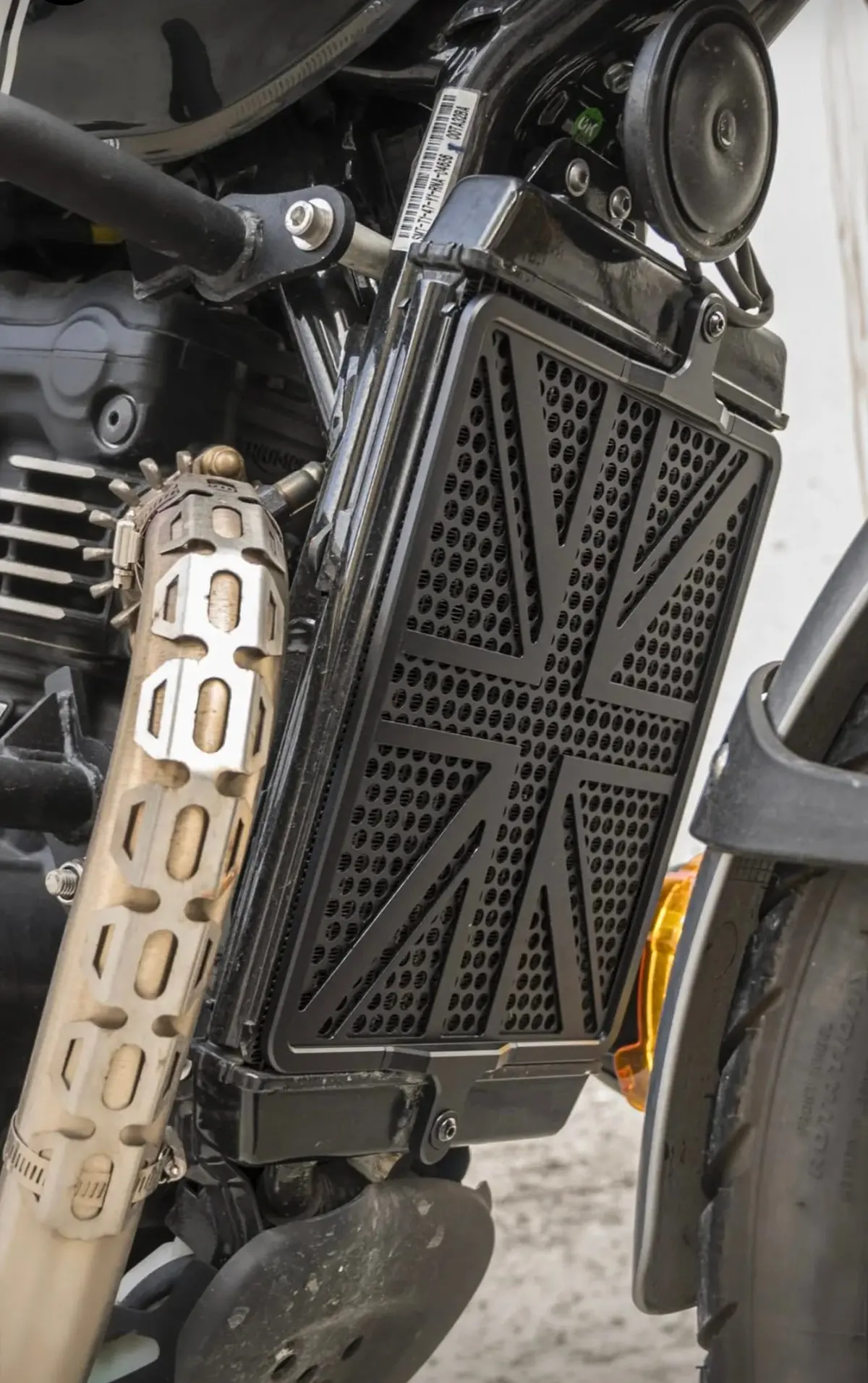 Motone Union Jack Radiator Guard - Triumph Scrambler 400 X, Speed 400 1