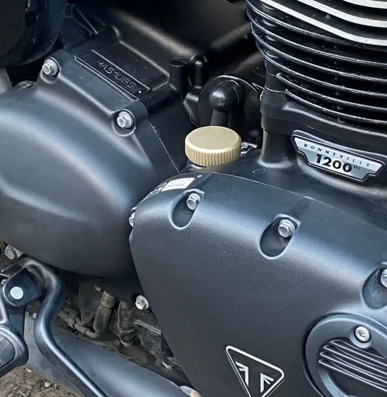 Brass Straight Knurl Oil Fill Cap - Triumph Modern Classics 2