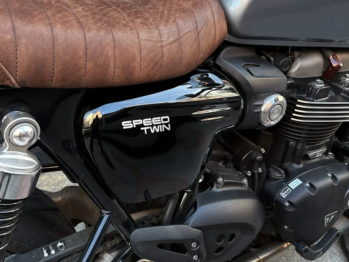 Bunker Customs Slim Side Covers - Triumph Speed Twin 1200 19-24 3