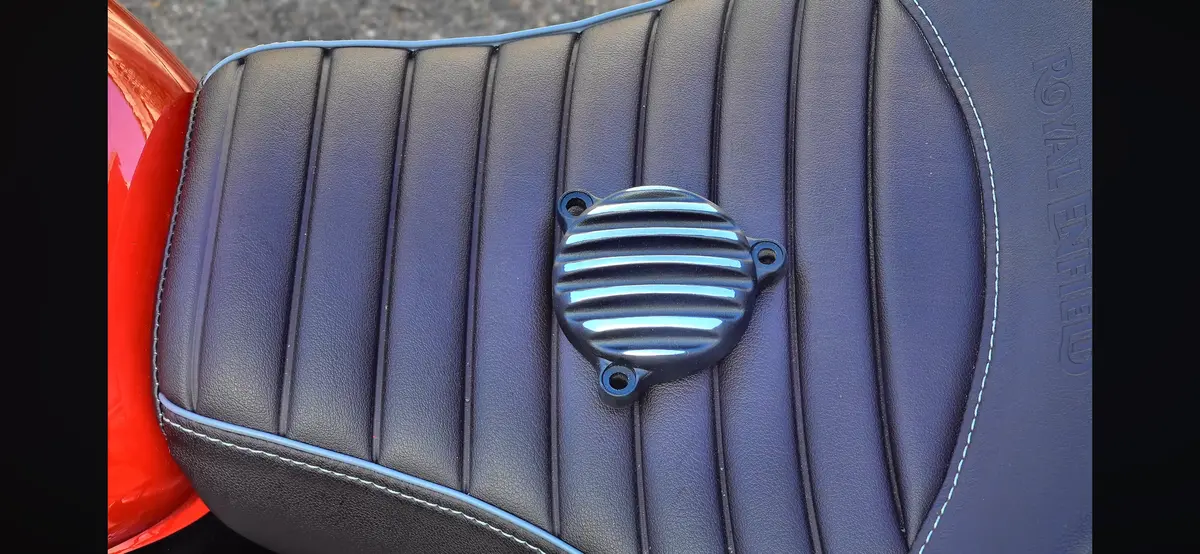 Motone Royal Enfield 350 Oil Filter Cover - Ribbed - Black With Silver Fins 2