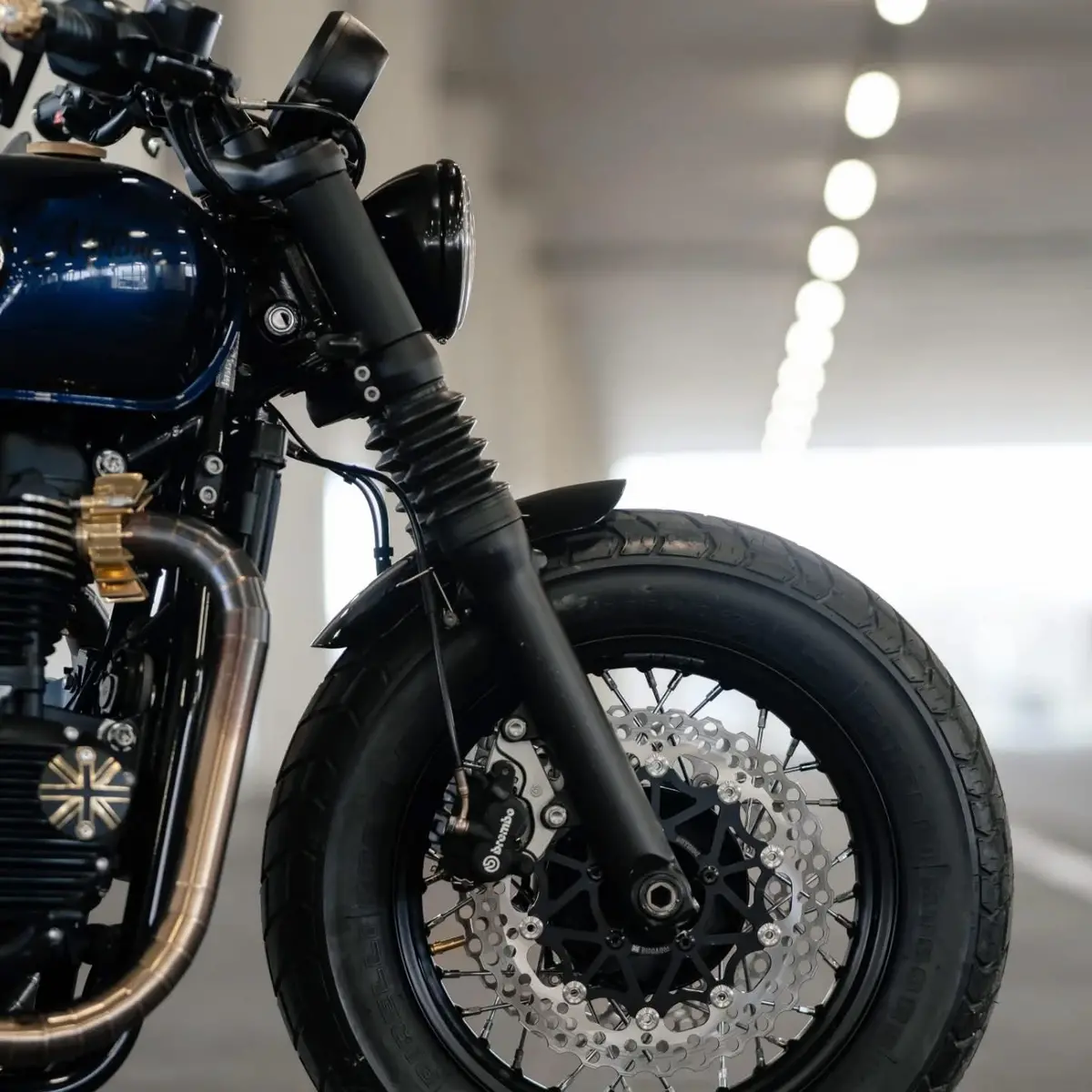 Motone Scoop - Triumph Bobber Shorty Front Mudguard - Gloss Black 2