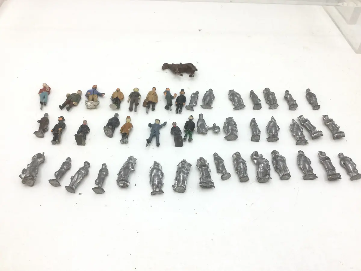 Job Lot Of Oo Gauge Cast Metal Figures 1