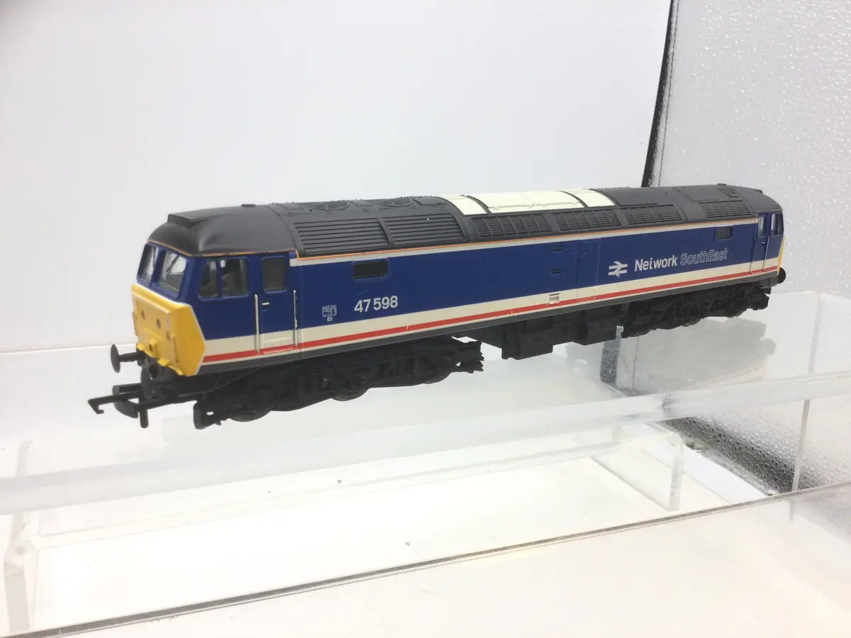 Hornby R30187 Oo Gauge Railroad Plus Nse, Class 47, Co-Co, 47598 1
