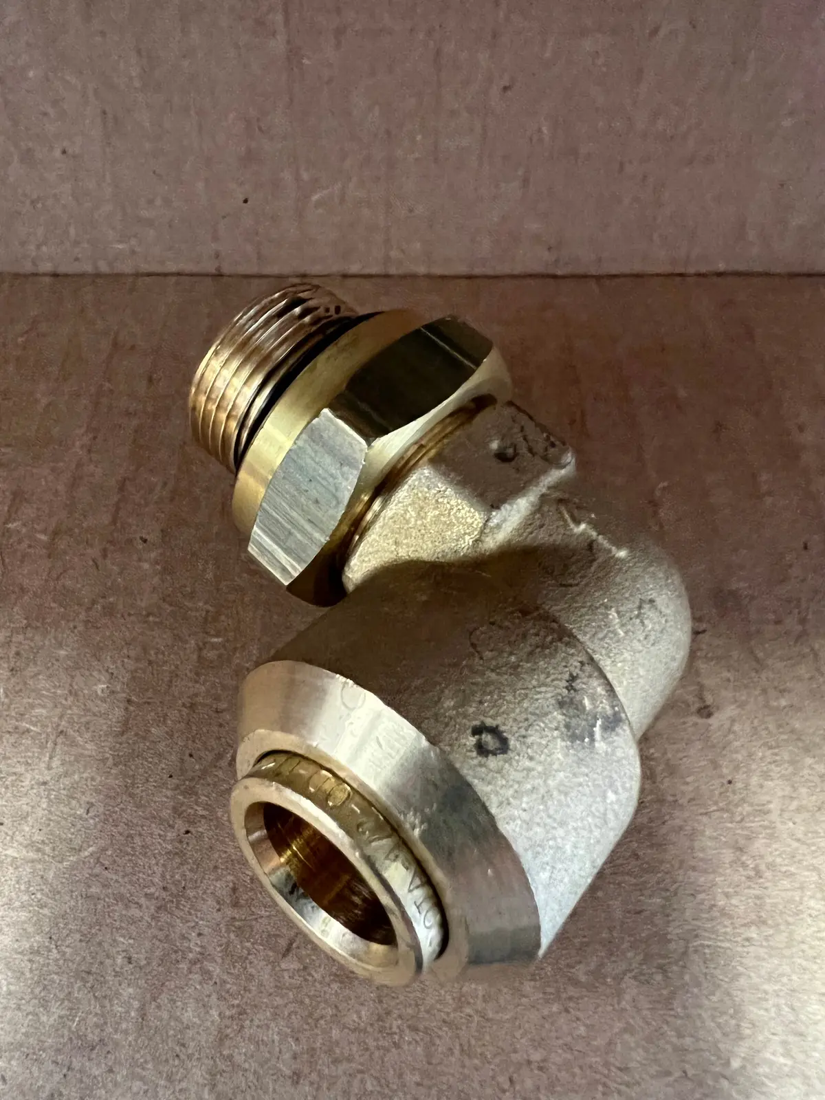 Volvo 20560349 Air Tank Check Valve Fitting 1