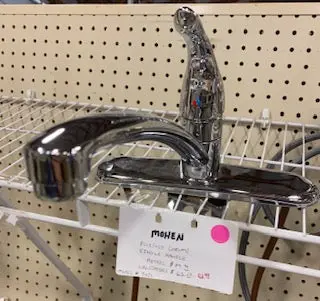 Faucet-Moen Polished Chrome Single Handle 7425 In-Store-Pickup-Only 1