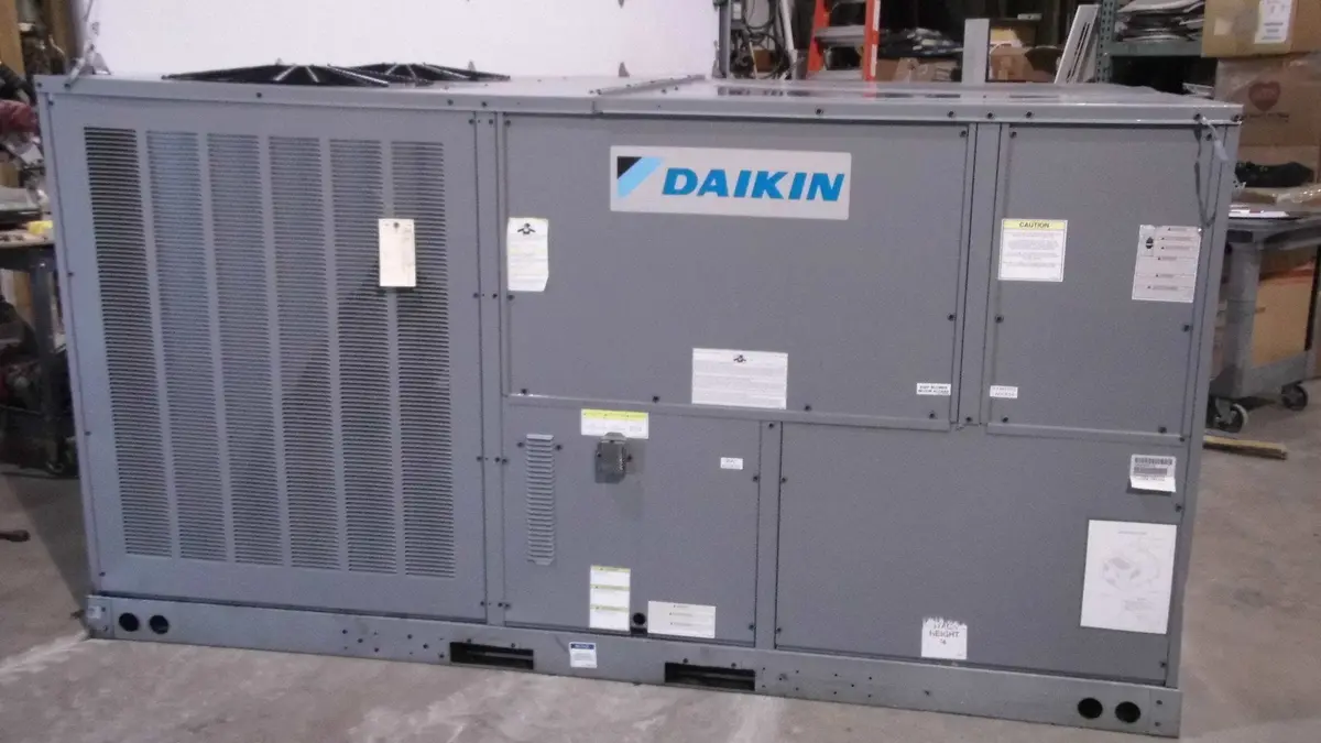 Daikin Commercial 7-1/2 Ton 13 Seer Pkg Gas Unit With 210,000Btu Heat 460 Volt 3Phase  Dcg0902104vxxxaa 1