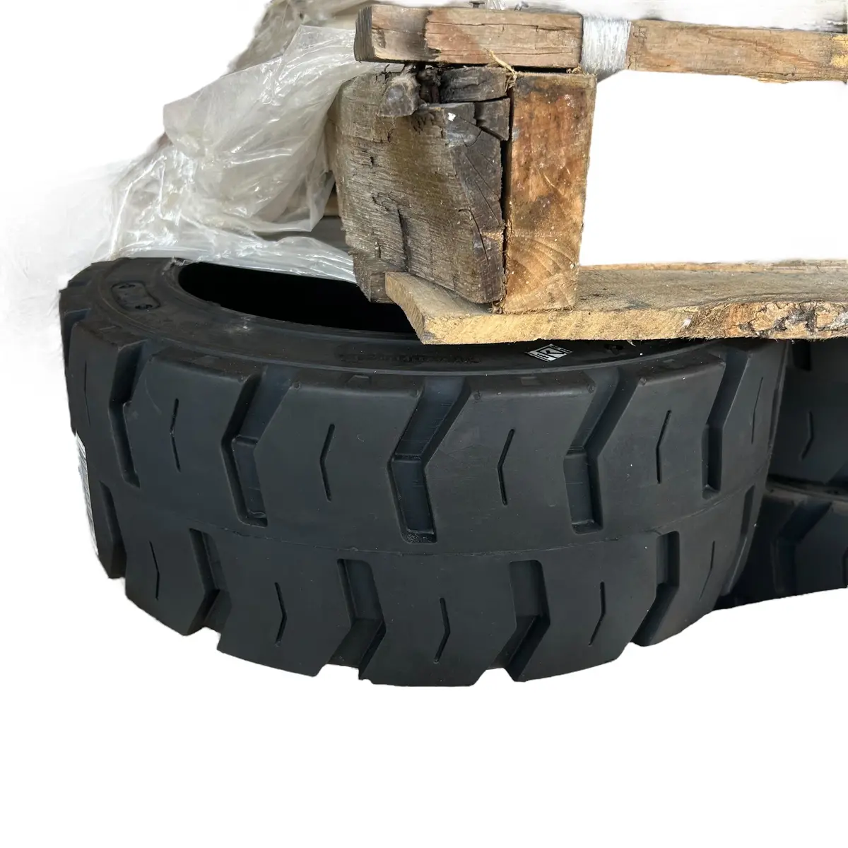 Totalsource, 33284236, Traction Tire, 16.25X6x11.25 1