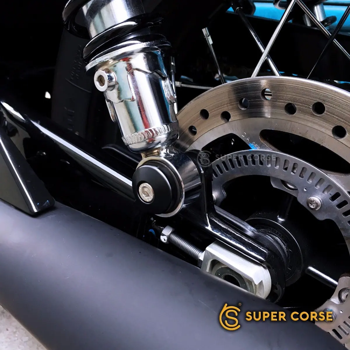 Super Corse Shock Luggage Spools - 2016+ Triumph Classics - Black Or Silver 2