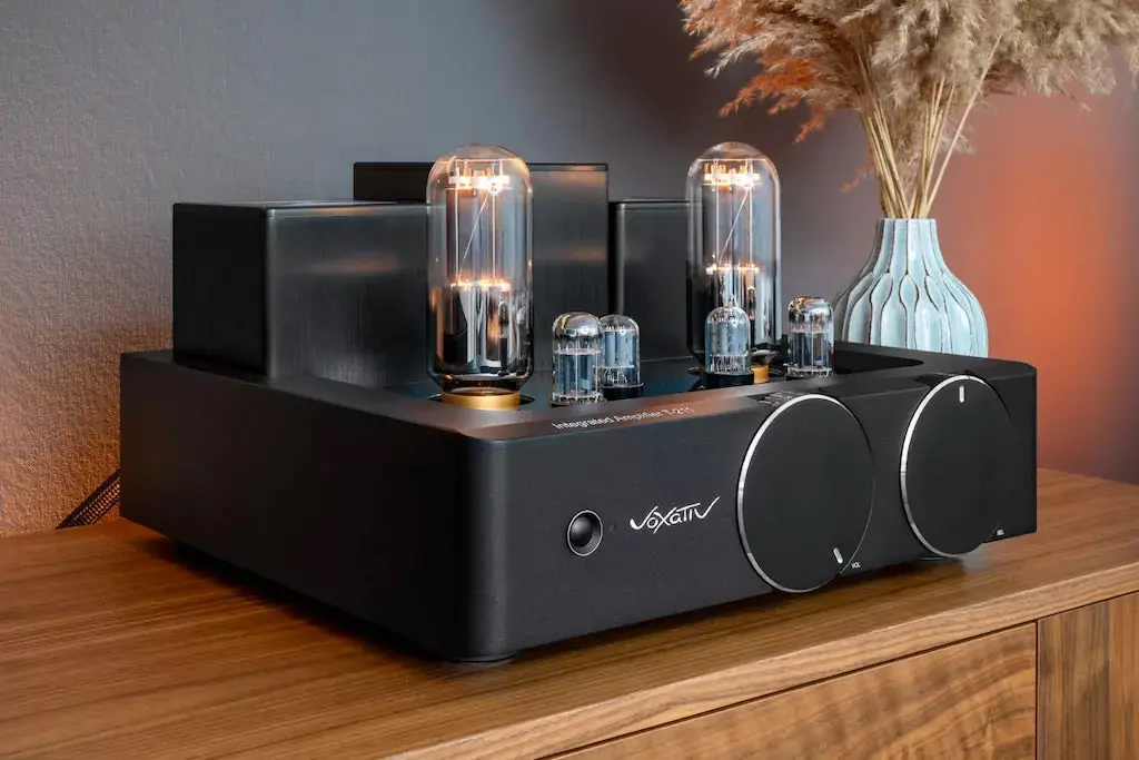 Voxativ T-211 Integrated Amplifier 1
