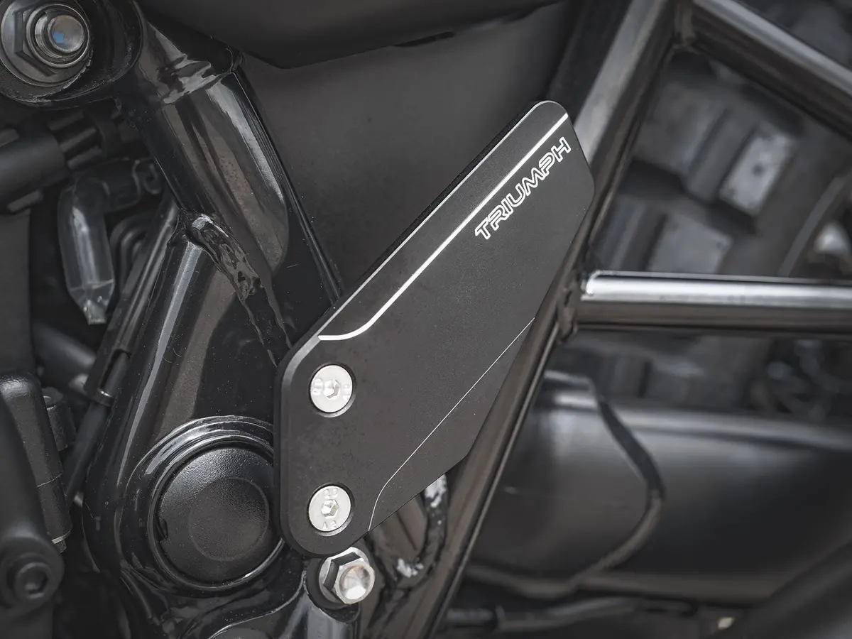 Classicbike Raisch Billet Heel Guards - Contrast Cut - Triumph Speed Twin 1200 2